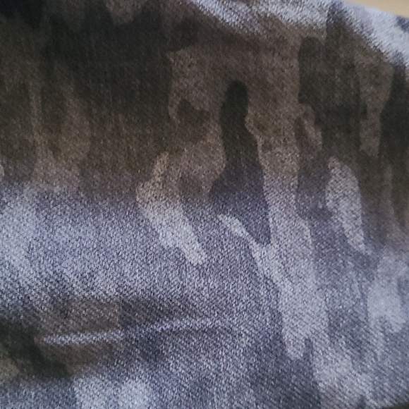 NEW SPANX Look at Me Now Seamless Leggings, Black Camo, Sz M - Picture 5 of 7